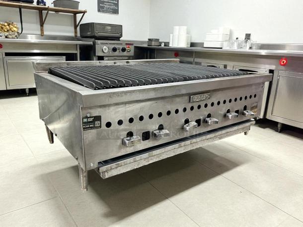 Vulcan VCRB36 36" radiant charbroiler, natural gas, stainless steel, five controls, tested and working.