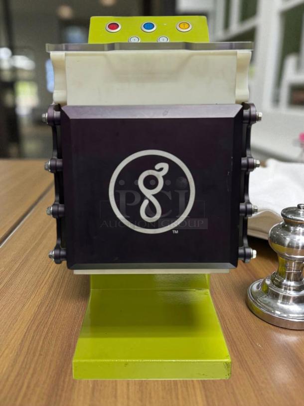 GoodNature CT 7 mini cold press juicer, excellent condition, tested, green base, control buttons on top, logo visible.