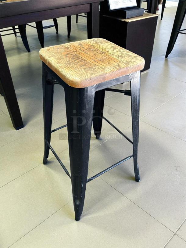 Design Form industrial counter bar stool, 26" height, wood seat, metal legs, 330LB capacity, excellent condition.