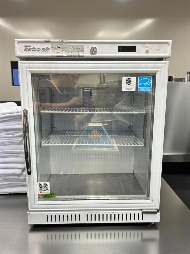 Turbo Air TSU-4RW-N6 countertop refrigerator, tested and working. Glass door, adjustable shelves, Energy Star label.