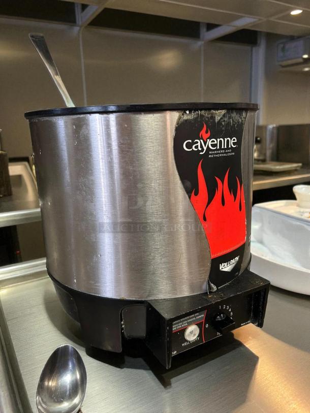 Vollrath 72017 HS-7 Cayenne Heat'N Serve Food Warmer, 7 qt, stainless steel, tested and working, visible control dial.