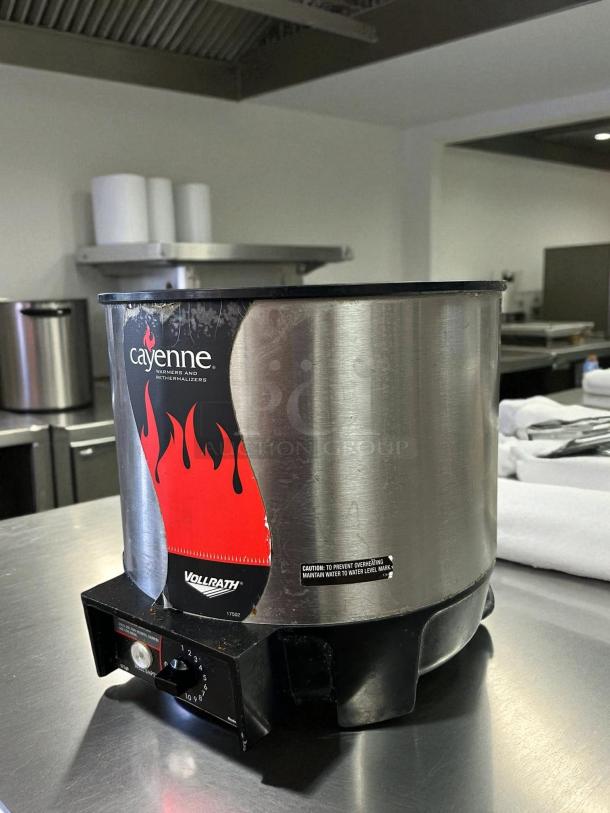 Vollrath 72017/HS-7 Cayenne 7 qt. food warmer, stainless steel, tested and working. Control dial, flame graphic, visible labels.