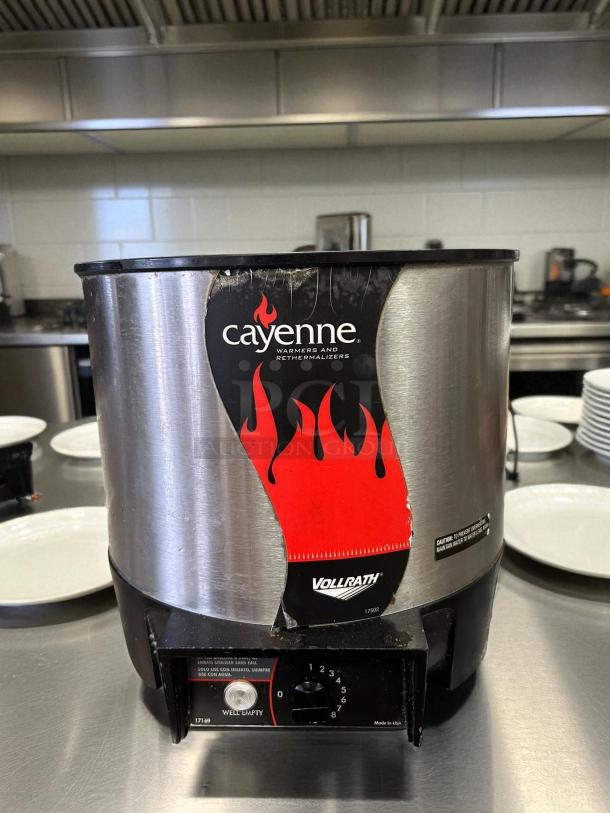 Vollrath Cayenne 72017/HS-7 food warmer, 7 qt, tested and working. Stainless steel finish, visible temperature dial, minor wear.