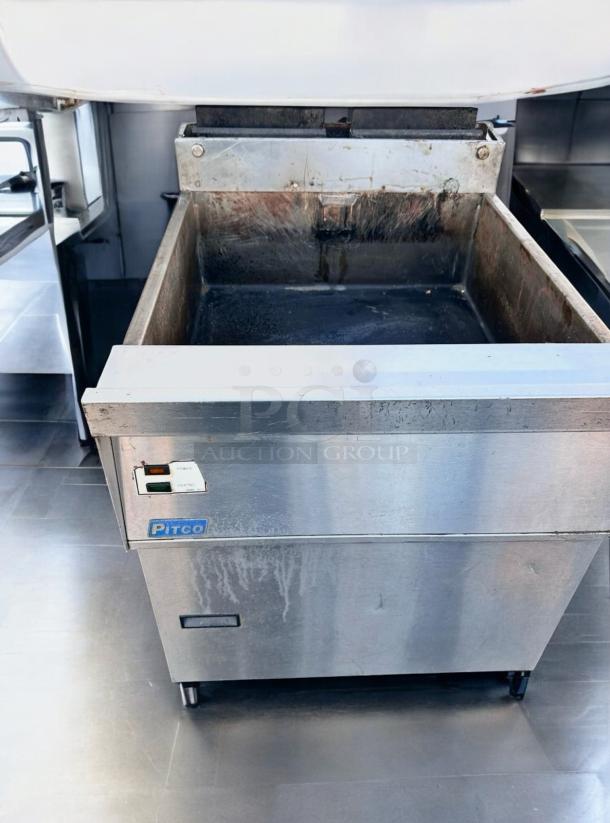 Pitco Frialator FBG24 gas floor fryer in superb condition; natural gas, 120,000 BTU/hr, 115V; tested and fully working.