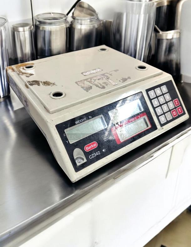 Berkel CZ342 digital price computing scale, outstanding condition, tested working, visible labels, slight surface wear.