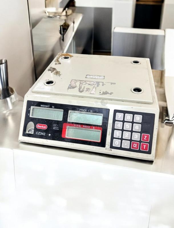 Berkel CZ342 digital price computing scale, excellent condition, 9V DC, fully tested, visible wear on surface, clear display.