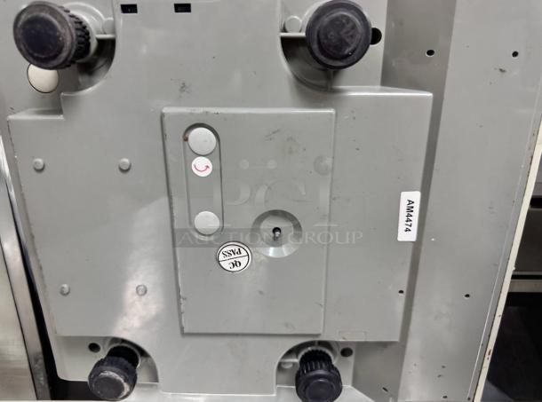Berkel CZ342 digital price computing scale in outstanding condition. Features 9V DC, tested and working. GC Pass sticker.