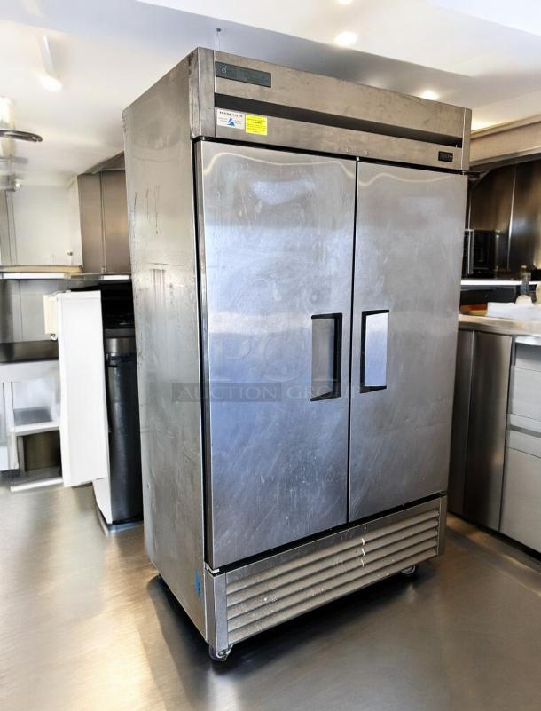 True T-43-HC double door refrigerator in superb condition, 115V, stainless steel, fully tested, True Manufacturing Co.
