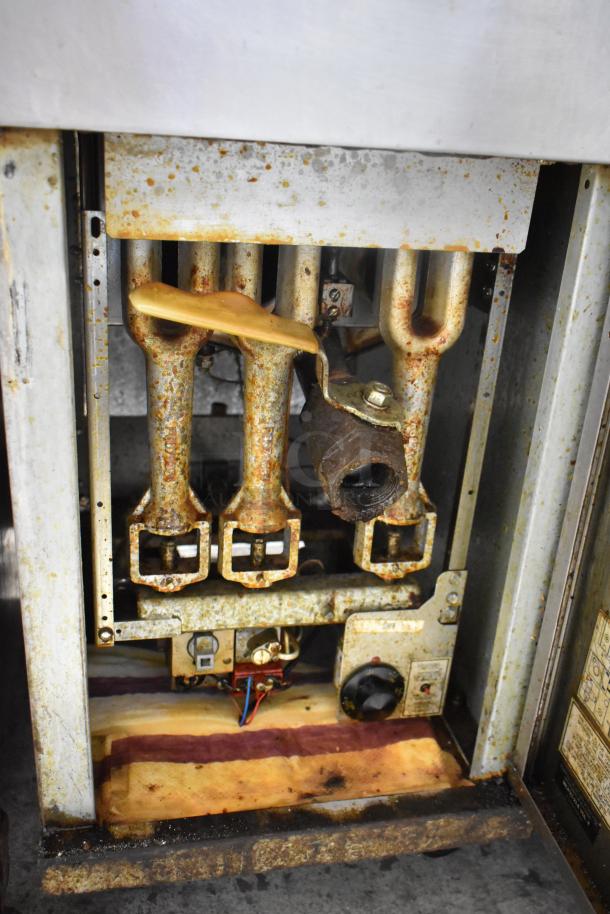 Pitco Frialator 40S stainless steel natural gas fryer, 105,000 BTU, with side splash guards; shown in used condition.