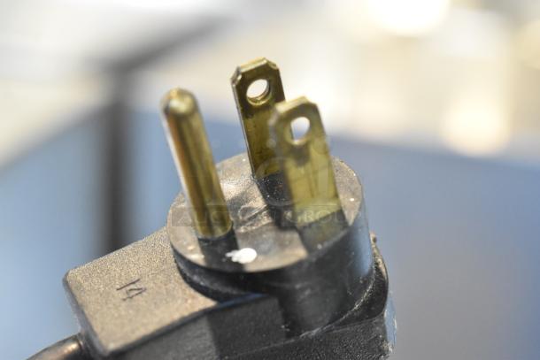 Power plug for Beverage Air SPE48-18M prep table, 115 volts, 3-prong, commercial use.