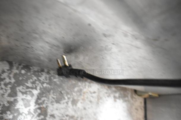 Industrial plug of 2019 Alto Shaam 750-S Heated Holding Cabinet, showing a sturdy, well-maintained connector.