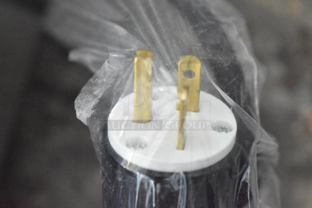Plug of ServIt 423HDM48SA Display Case in plastic, shows intact pins; unit is new with noted glass damage.