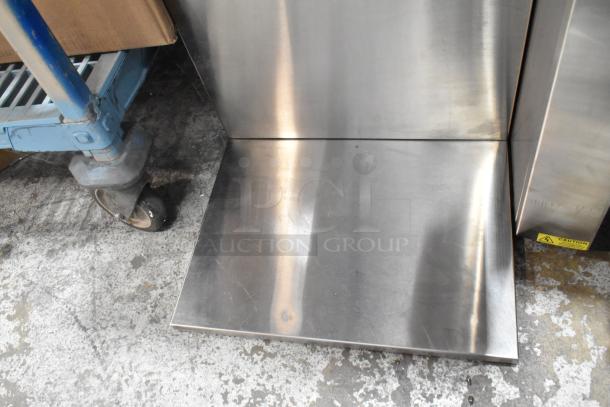 Curtis CBHT stainless steel coffee/tea brewer, new with scratches and dents, 220V, 1 phase, poly brew basket included.