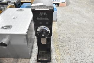BRAND NEW SCRATCH AND DENT! 2025 Bunn 22100.0000 G3 HD Metal Commercial Countertop 3 lb. Black Bulk Coffee Grinder. 120 Volts, 1 Phase. - Item #1213346