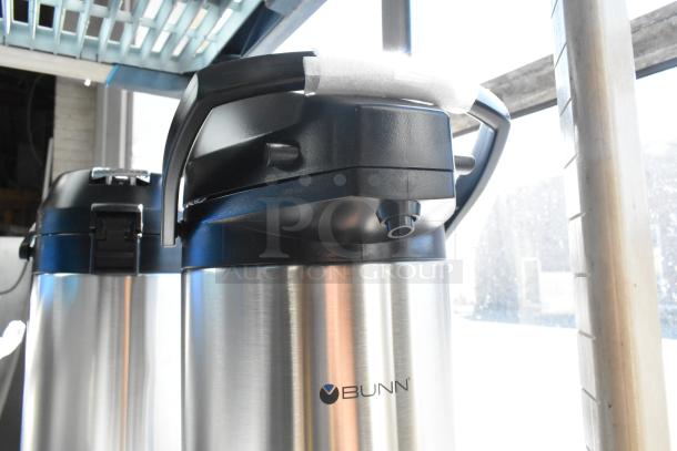Bunn 2.5L stainless steel airpot, brand new, lever action, model 32125.0000, slight scratches, durable design.