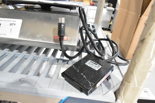 BRAND NEW Torrey PPC5/10 10 lb. digital portion control scale with remote indicator and foot pedal. Scratch and dent condition.
