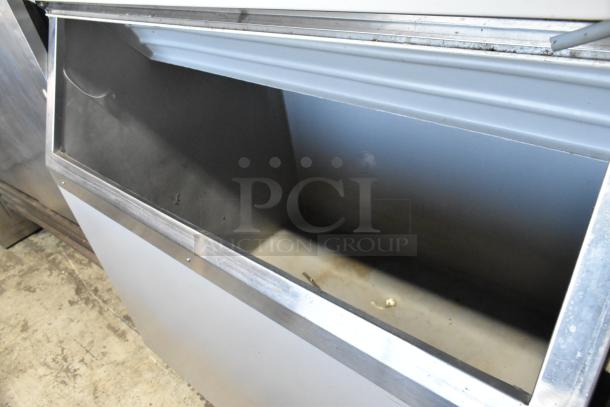 Hoshizaki F-1001MAH metal commercial ice head on bin, 208-230V, 1 phase. Large capacity, sturdy construction, used condition.