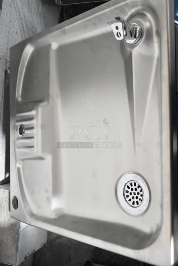 BRAND NEW Halsey Taylor HTHBHACG8NF_1D wall mount water fountain with bottle filler, 115V, minor scratches.