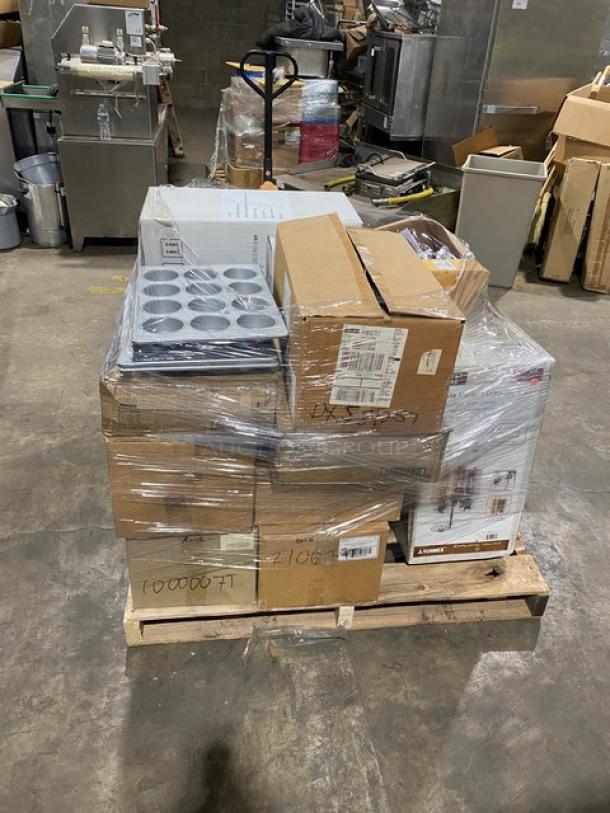 Mixed pallet of commercial kitchen items, brand new, includes Carlisle melamine bowls, Lodge handle holder, Focus Foodservice kit, and more.