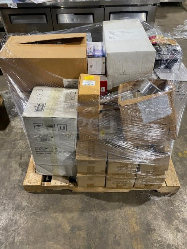 A shrink-wrapped mixed pallet of brand-new commercial kitchen items, including Carlisle melamine bowls, Lodge handle holders, and more.