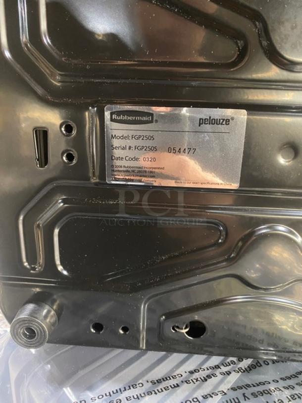Rubbermaid Pelouze Series FGP250S shipping scale, black, briefcase-style, new with label showing model and serial number.