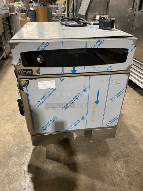 Winston CVap CHV504UVR half-size cook & hold oven, 2020, stainless steel, electric, new scratch-n-dent, on casters.