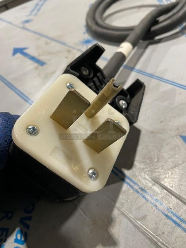 Close-up of a plug for a Winston CVap Series electric half-size cook & hold oven, model CHV504UVR, 208V, used condition.