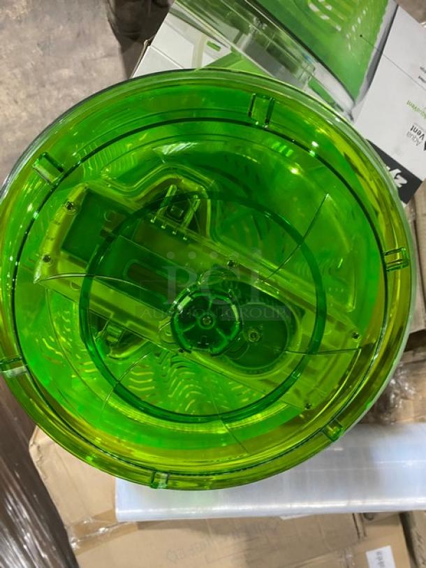 BRAND NEW Zyliss SwiftDry Series Commercial Salad Dryer, green, single-handed design, top view of lid, in packaging.
