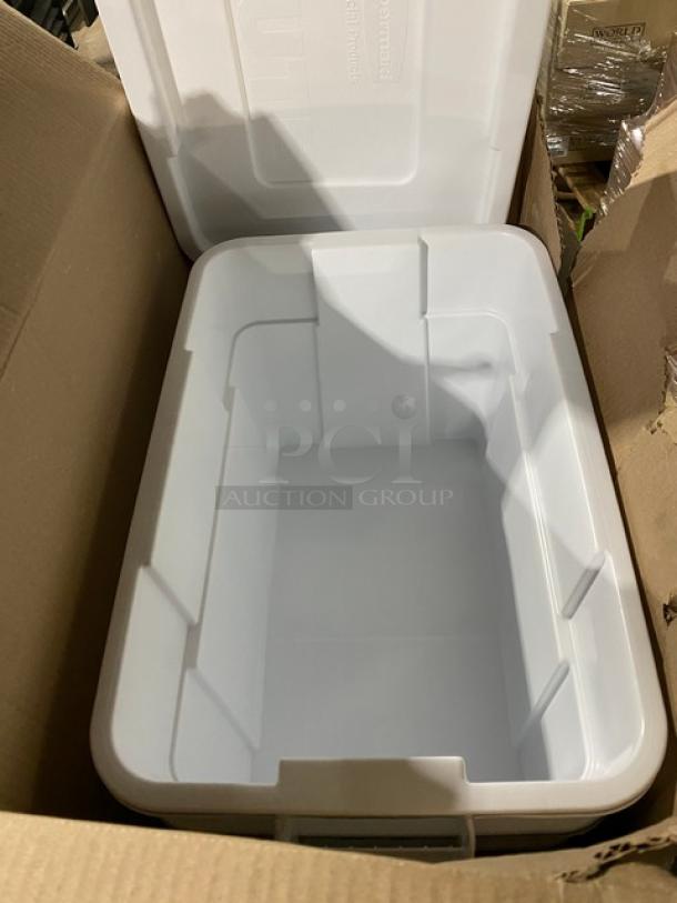 Rubbermaid BRUTE 20 Gal. Grip-N-Go Container, Model FG9S3100WHT, brand new with lid in white.