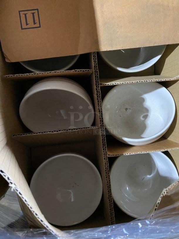 Mixed pallet of commercial kitchenware including Steelite silicone carafe lid, Tuxton plates, Chef Specialties pepper mill, Carlisle dish, and more. Brand new.