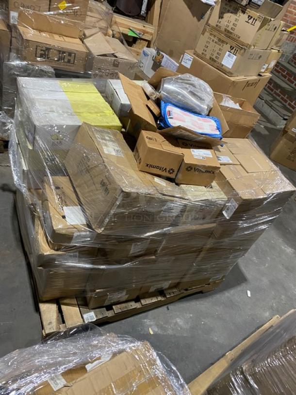 Mixed pallet of new commercial kitchenware items. Includes Steelite plates and bowls, Carlisle lids, Cambro covers, and more.