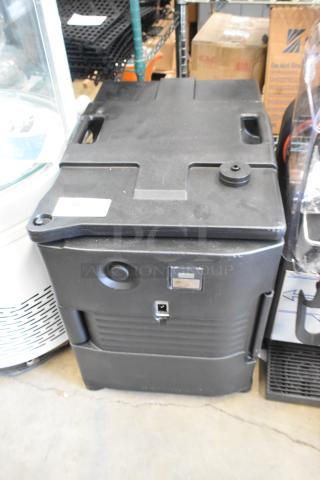 Brand new Cambro CAM6000 gray poly heated holding catering case. 120V, 1 Phase. Scratch and dent condition.