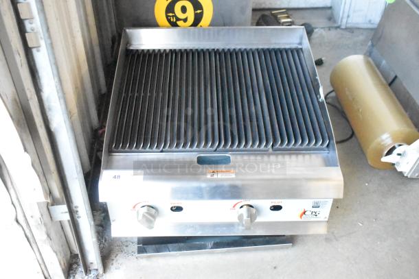 BRAND NEW 2025 Cooking Performance Group 351CRCPG24NL 24" Stainless Steel Gas Charbroiler. 80,000 BTU, Scratch and Dent.