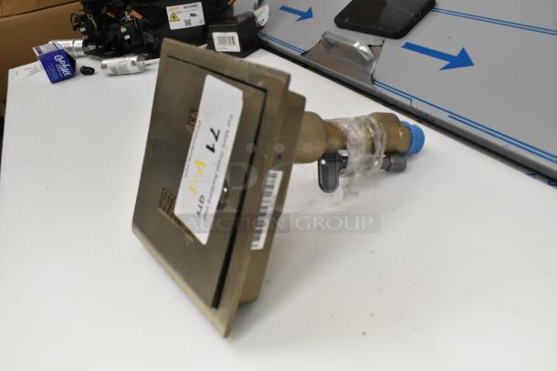 BRAND NEW SCRATCH AND DENT! Zurn Elkay Z1320-CXL-6 wall hydrant, 6" enclosed, visible label, minor scratches noted.