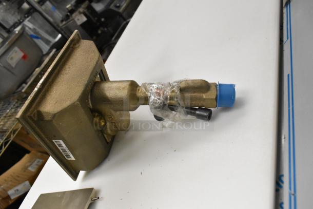 BRAND NEW Zurn Elkay Z1320-CXL-6 Ecolotrol 6" enclosed wall hydrant. Visible scratch and dent. Protective wrapping intact.