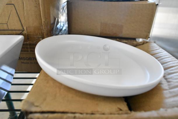 5 brand new scratch and dent items including a 304MSQB7WH Acopa Rittenhouse 50 oz. square white melamine bowl and ARP6WH American Metalcraft 6 1/4" white round melamine coupe plate, visible in cases.
