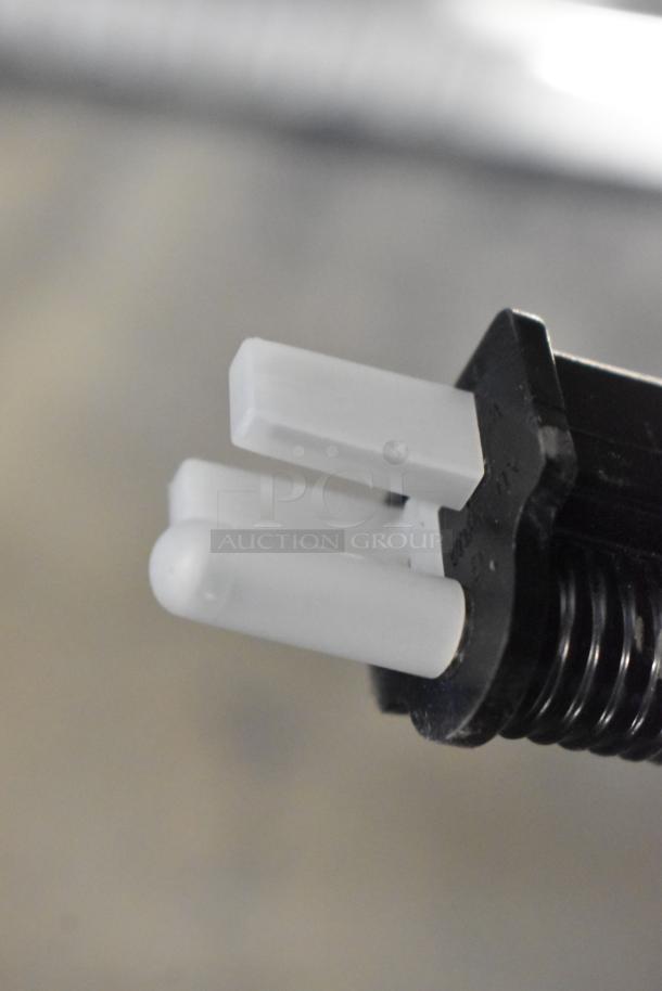Avantco 177SW60TCPA 60" strip warmer plug, brand new scratch and dent condition, 120V, 1 Phase.