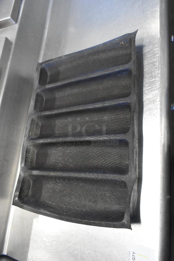 Baking pan liners, black mesh, for 4-loaf and 5-loaf pans, 62 pieces, auctioned as 62 times your bid.