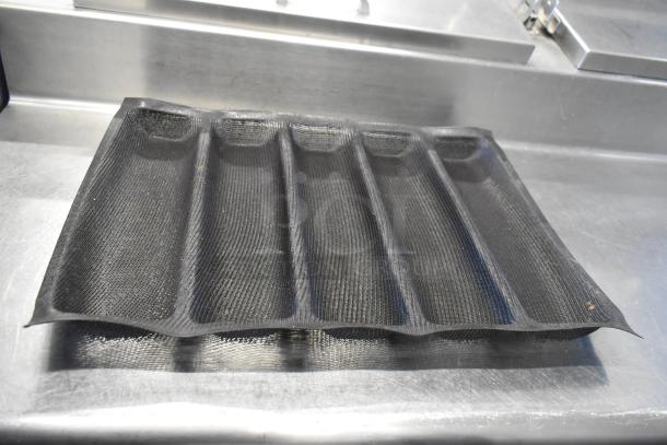 Black baking pan liner for five loafs, woven texture, in good condition. Utilized for even baking and easy release.