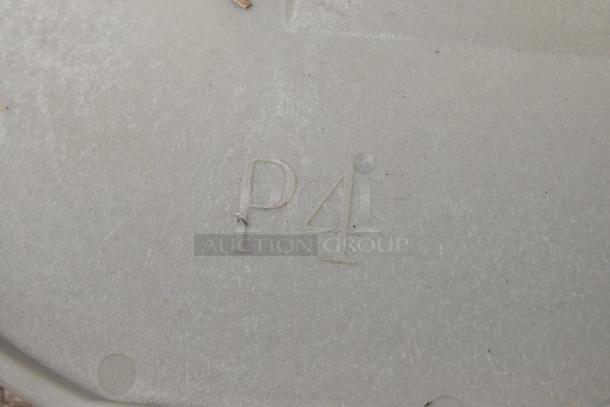 4 metal food processor blades; 2 slicing, 2 grating. Good condition. Marked "P4" for identification.