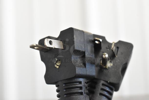 Close-up of a power plug for the Avantco 177F202 fryer. Features a sturdy, standard three-prong design.