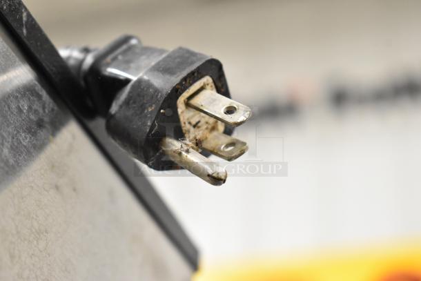 Plug of Bunn TB3Q/TD4T iced tea machine, showing signs of wear. Model: TB3Q/TD4T, 115 volts, 1 phase.