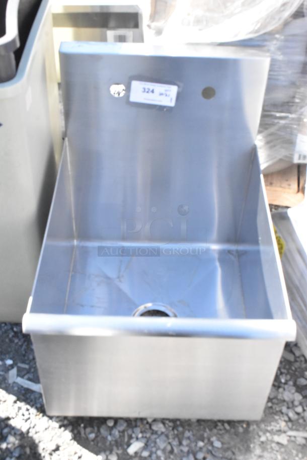 Stainless steel single bay sink without legs, scratch and dent condition, new. Label marked with number 324.