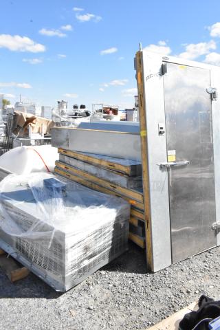 Norlake self-contained walk-in box with condenser, 208-230 volts, 1 phase. Includes door and panels, in good condition.