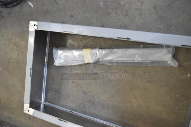 Brand new Hatco GRFFL Glo-Ray portable food warmer. 120V, 1 phase. Scratch and dent. Missing pieces.