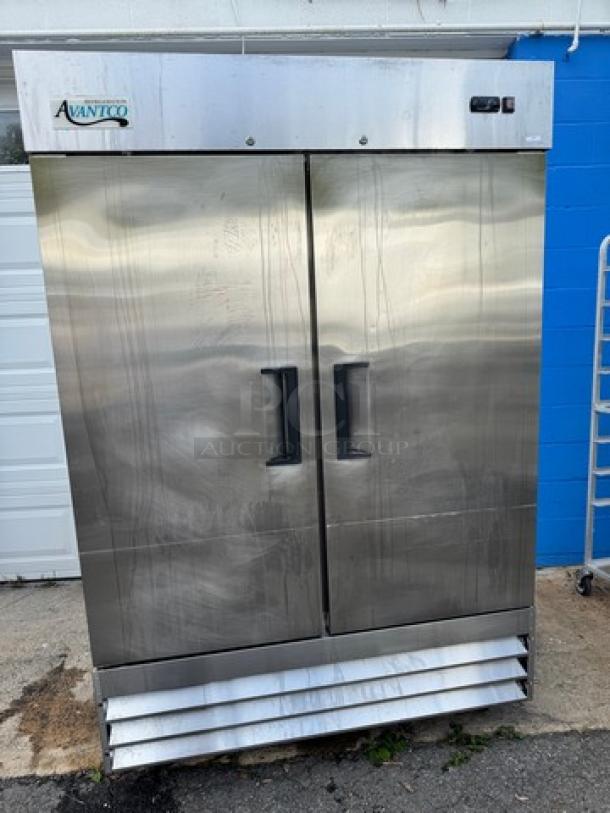 AVANTCO 178A49RHC 2 Solid Door Refrigerator on casters, 115V, stainless steel, tested and working, robust handles.
