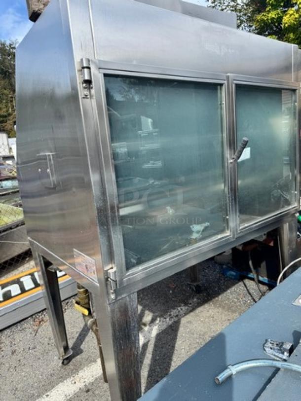 HARDT INFERNO natural gas commercial rotisserie oven, capacity 40 chickens, 120V, stainless steel, 1 broken handle.