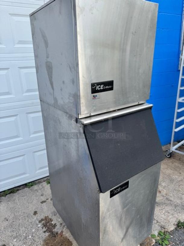 Ice o-Matic ICE0320HA2 ice maker with bin, stainless steel finish, 115V, tested working condition.