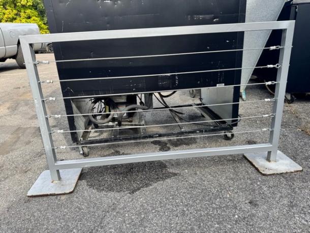 Steel portable fence BIDX2, features five horizontal cables, sturdy base plates, good condition, suitable for outdoor use.