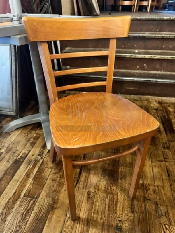 Wood chair BIDX4, classic design with slatted backrest, varnished finish, sturdy construction, excellent condition.